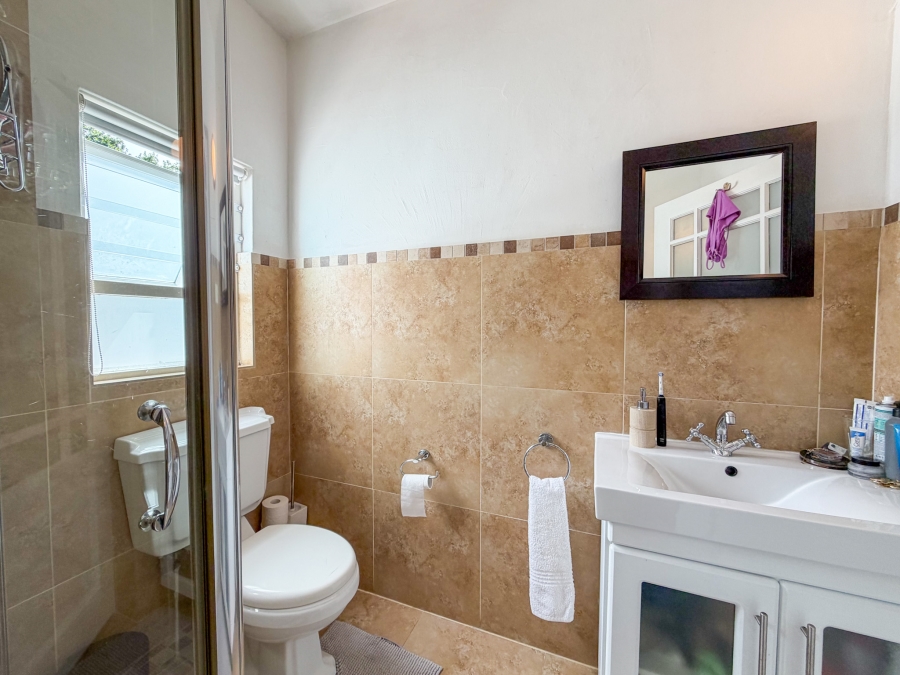 6 Bedroom Property for Sale in Green Point Western Cape